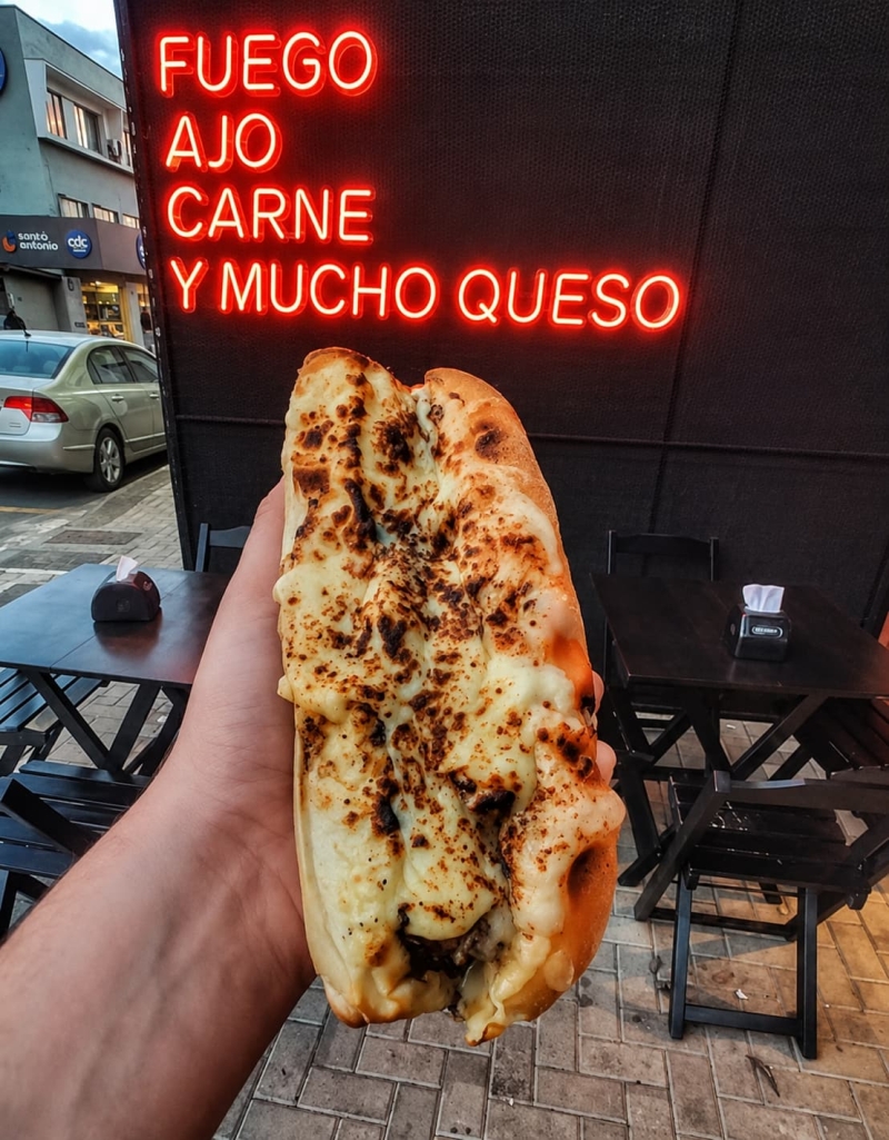 Sándwich en pan de ajo